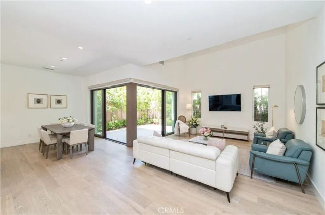 154 Winnett, Irvine, CA 92602