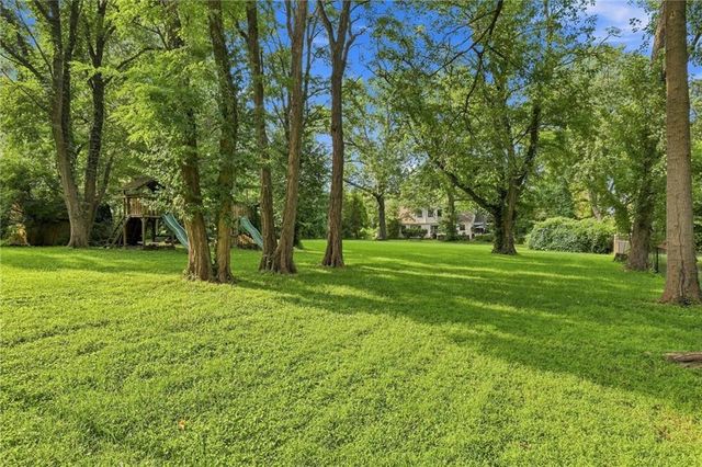 2301 W 95th Street, Leawood, KS 66206
