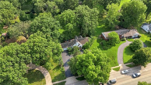 2301 W 95th Street, Leawood, KS 66206