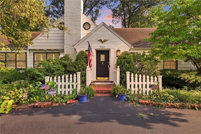 2301 W 95th Street, Leawood, KS 66206