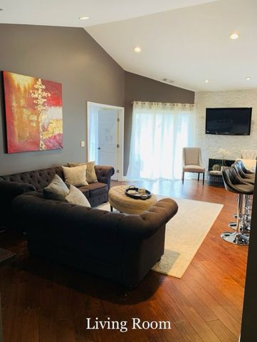 1404 Plum Court C, Mount Prospect, IL 60056