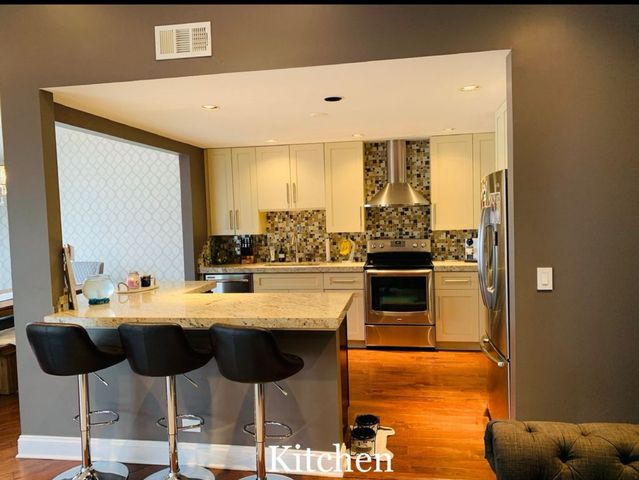 1404 Plum Court C, Mount Prospect, IL 60056