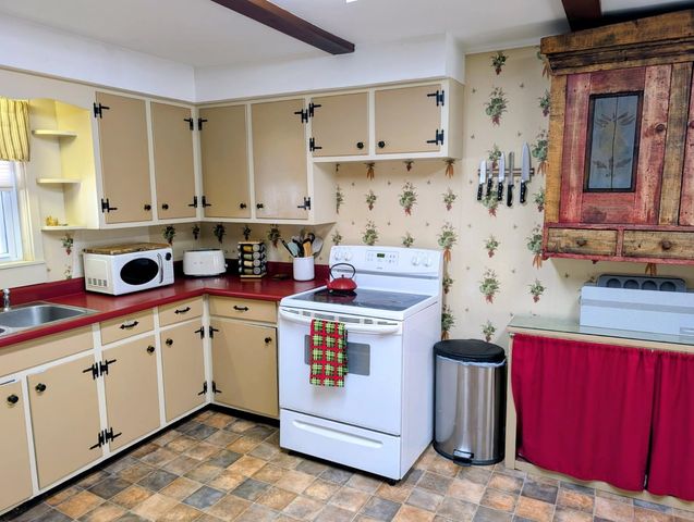 252 North Pleasant Street, Troy, VT 05859