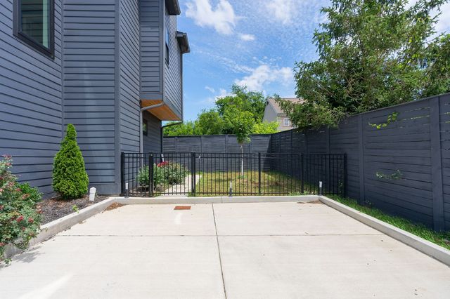 2111 Cahal Ave, Nashville, TN 37206
