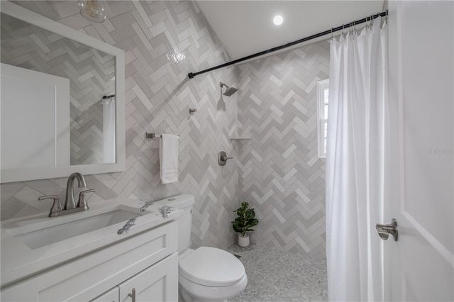 1209 E WASHINGTON STREET, Orlando, FL 32801