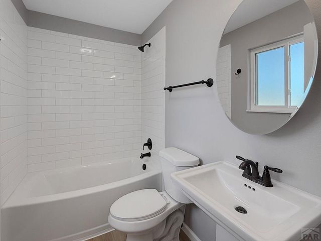 4012 Crestview Dr, Pueblo, CO 81008