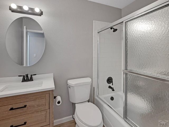 4012 Crestview Dr, Pueblo, CO 81008