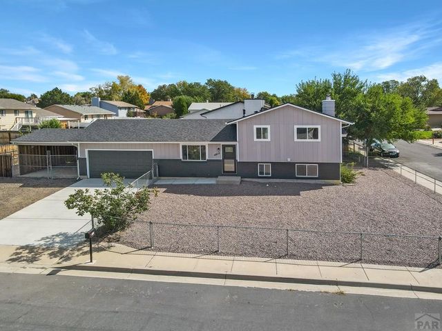 4012 Crestview Dr, Pueblo, CO 81008