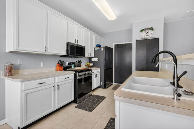 1596 W Ludington Circle, Romeoville, IL 60446