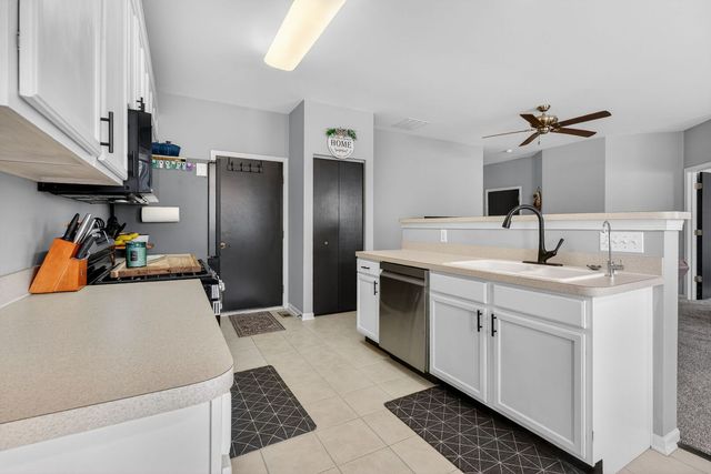 1596 W Ludington Circle, Romeoville, IL 60446