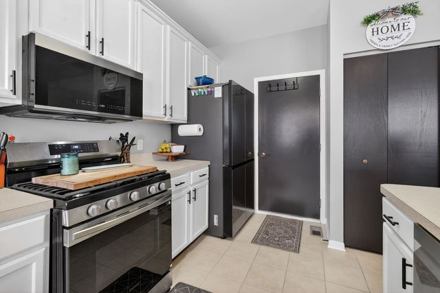 1596 W Ludington Circle, Romeoville, IL 60446