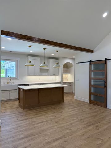141 Babb Rd, Campobello, SC 29322