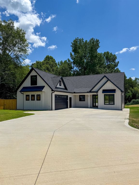 141 Babb Rd, Campobello, SC 29322