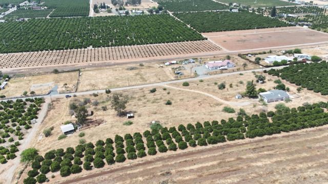 24104 Rd 218, Lindsay, CA 93247