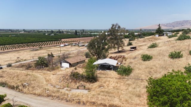 24104 Rd 218, Lindsay, CA 93247