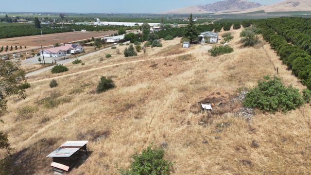 24104 Rd 218, Lindsay, CA 93247