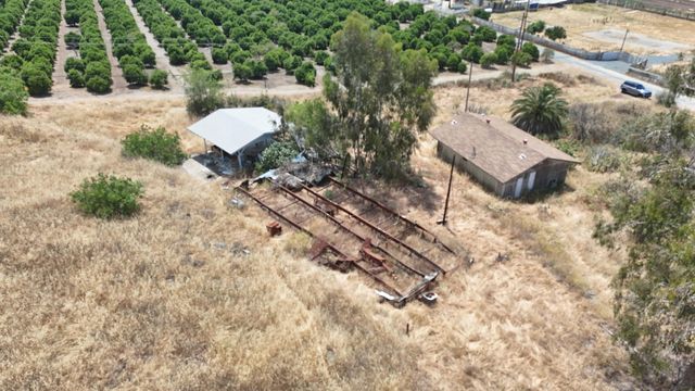 24104 Rd 218, Lindsay, CA 93247