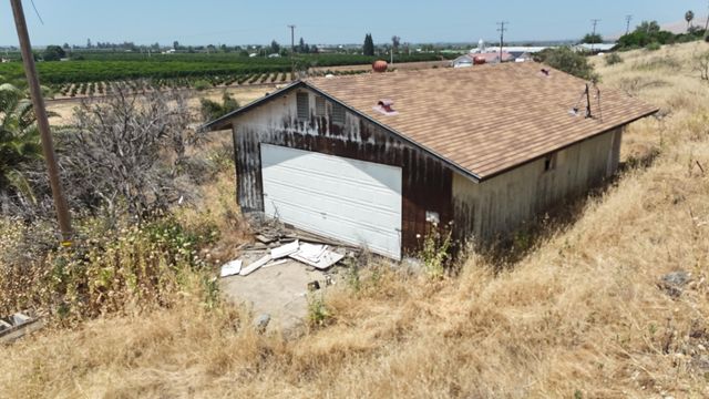 24104 Rd 218, Lindsay, CA 93247