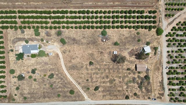 24104 Rd 218, Lindsay, CA 93247
