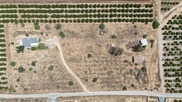 24104 Rd 218, Lindsay, CA 93247