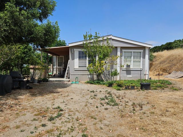 24104 Rd 218, Lindsay, CA 93247