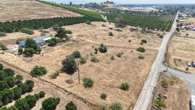 24104 Rd 218, Lindsay, CA 93247