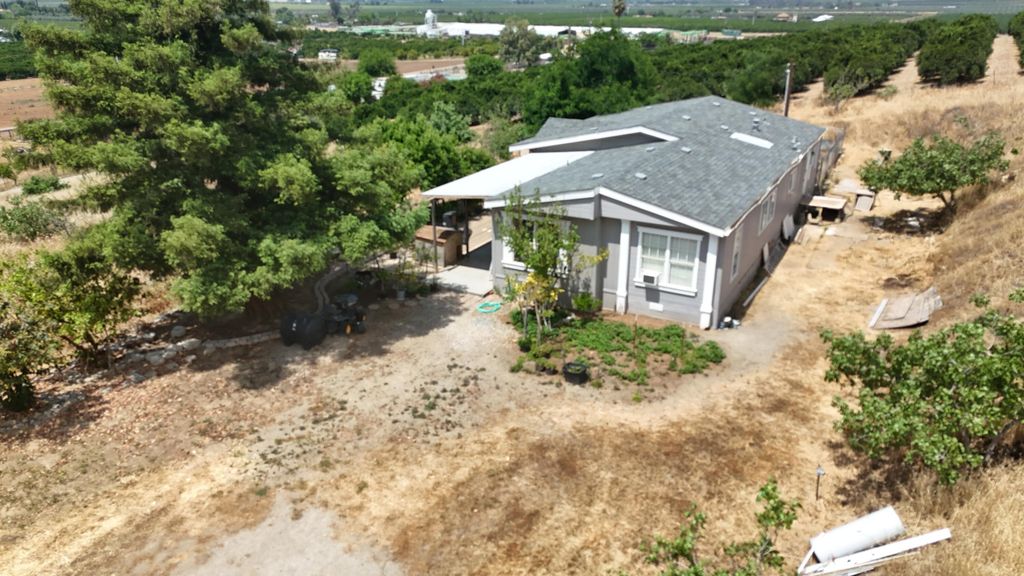 24104 Rd 218, Lindsay, CA 93247