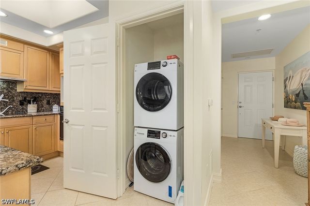2728 Tiburon BLVD E 401, Naples, FL 34109