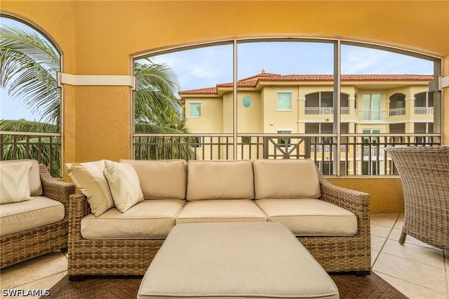 2728 Tiburon BLVD E 401, Naples, FL 34109