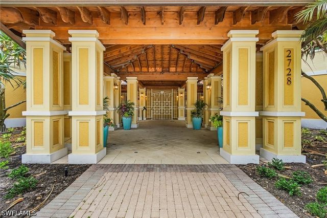 2728 Tiburon BLVD E 401, Naples, FL 34109