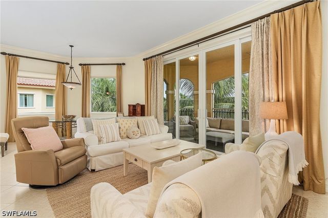 2728 Tiburon BLVD E 401, Naples, FL 34109