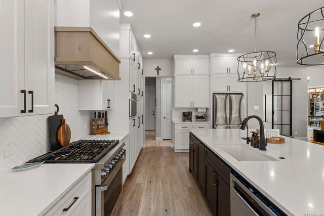203 CAVAYO TRL, Helotes, TX 78023