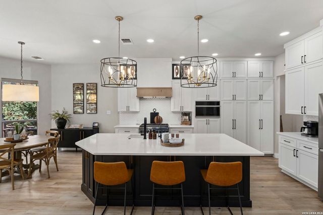 203 CAVAYO TRL, Helotes, TX 78023