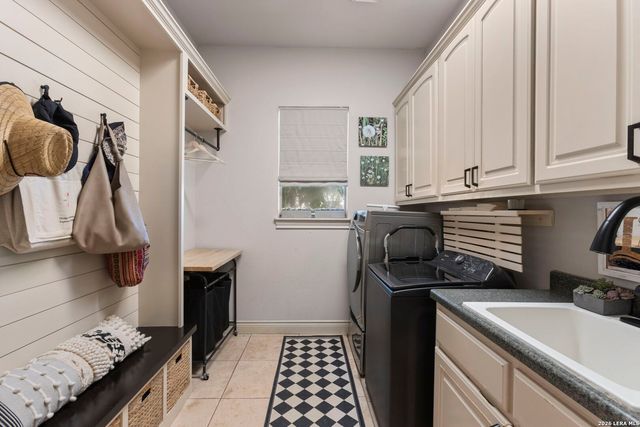203 CAVAYO TRL, Helotes, TX 78023