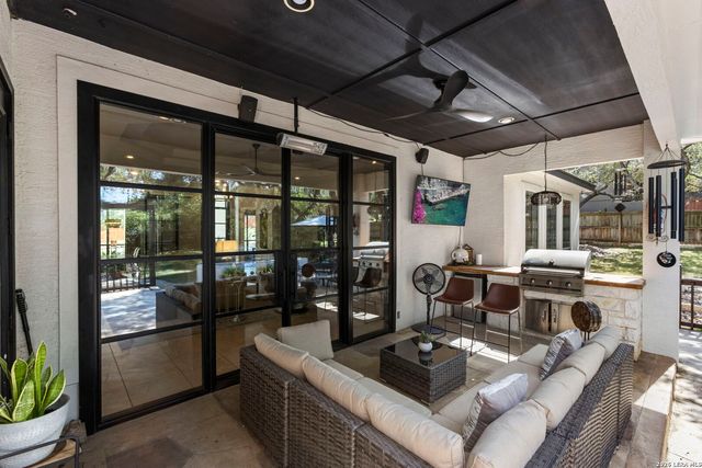 203 CAVAYO TRL, Helotes, TX 78023