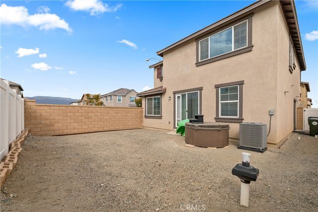 2476 Gunner Ridge, Rialto, CA 92377
