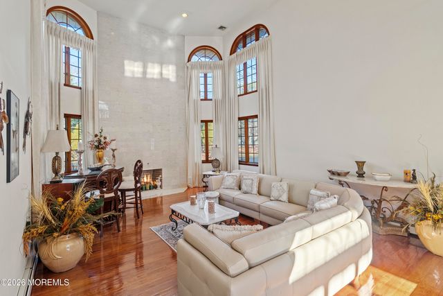 305 Woodview Court, Toms River, NJ 08755