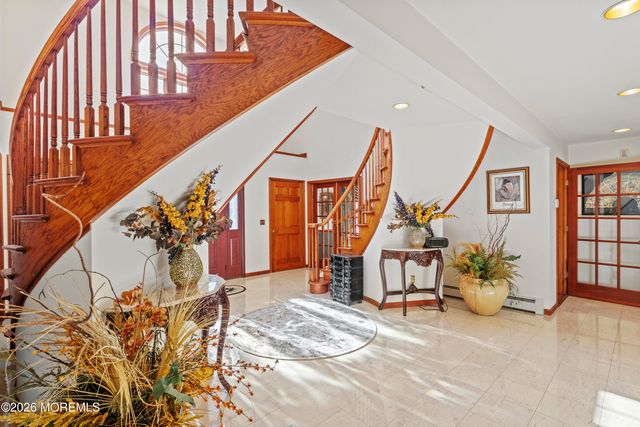 305 Woodview Court, Toms River, NJ 08755