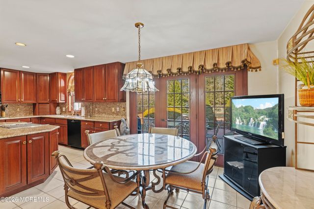 305 Woodview Court, Toms River, NJ 08755