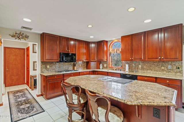 305 Woodview Court, Toms River, NJ 08755