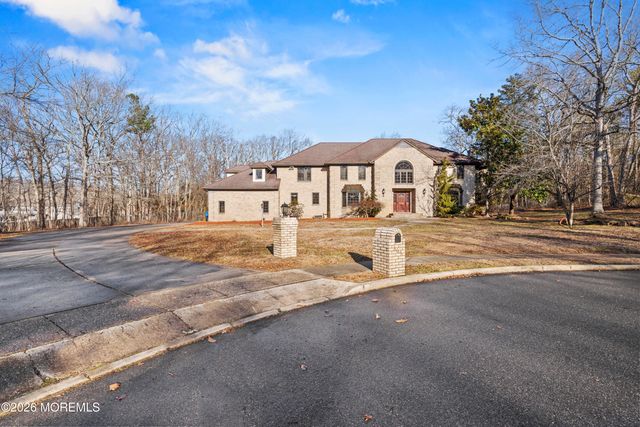 305 Woodview Court, Toms River, NJ 08755
