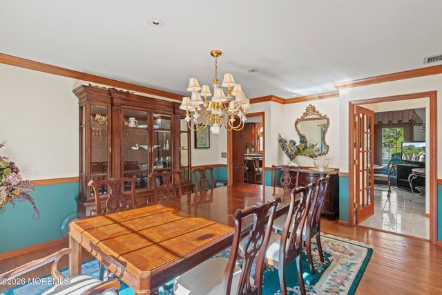 305 Woodview Court, Toms River, NJ 08755