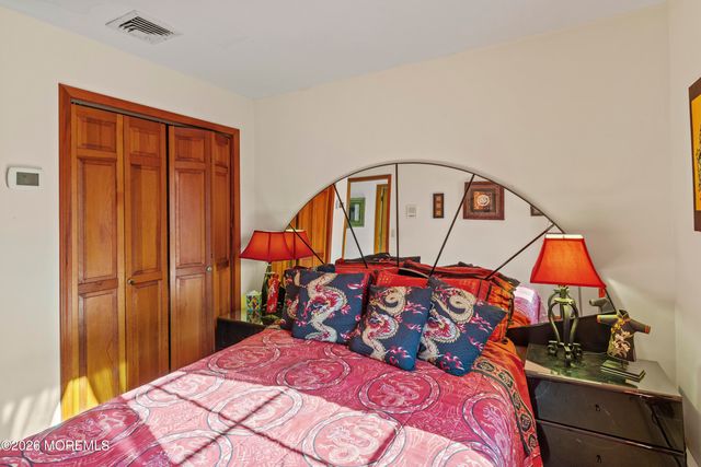 305 Woodview Court, Toms River, NJ 08755