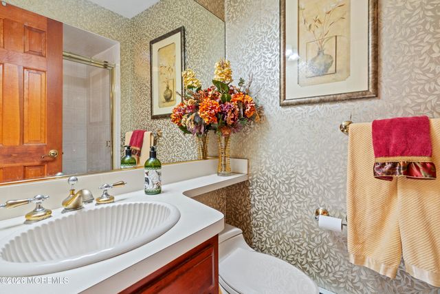 305 Woodview Court, Toms River, NJ 08755