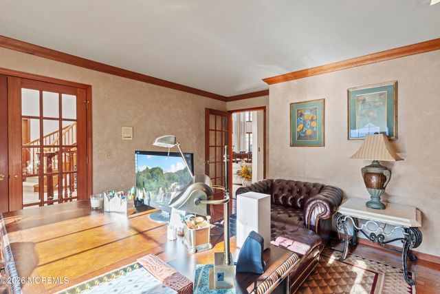 305 Woodview Court, Toms River, NJ 08755