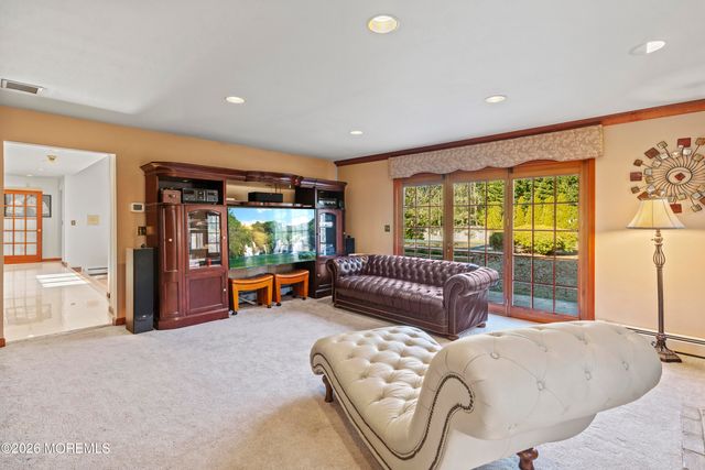 305 Woodview Court, Toms River, NJ 08755