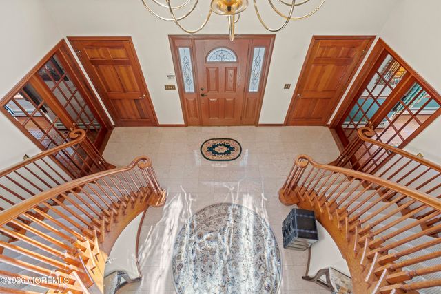 305 Woodview Court, Toms River, NJ 08755