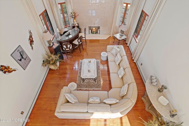 305 Woodview Court, Toms River, NJ 08755