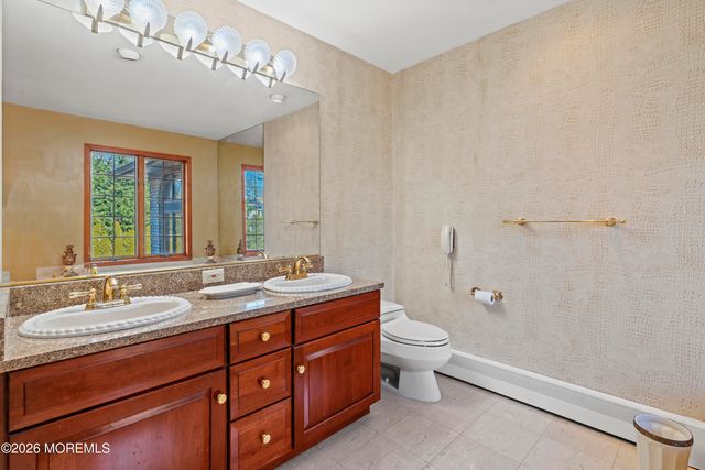 305 Woodview Court, Toms River, NJ 08755