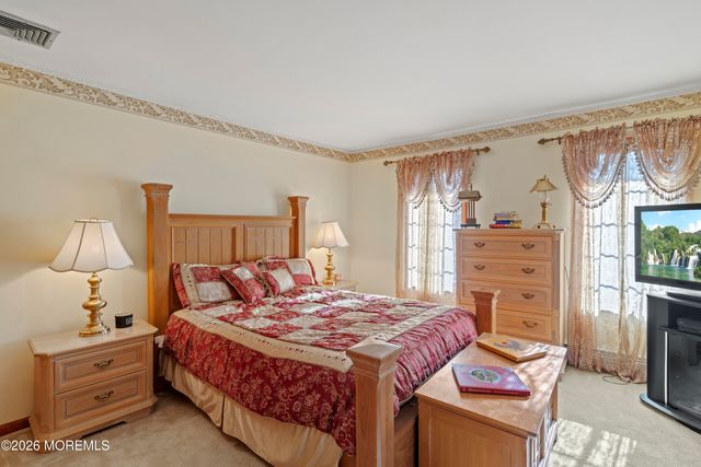 305 Woodview Court, Toms River, NJ 08755